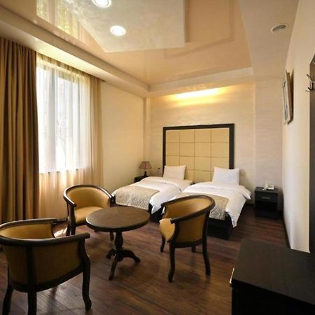 Partez Hotel Yerevan Bagian luar foto