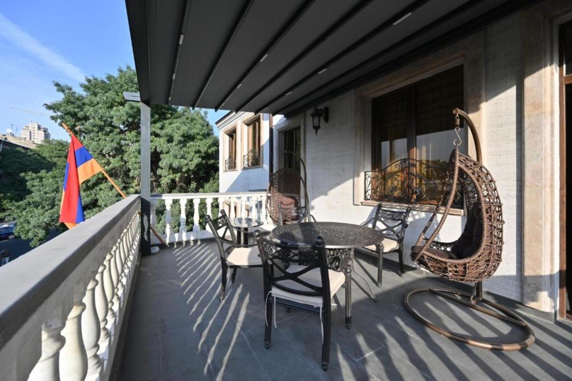 Partez Hotel Yerevan Bagian luar foto