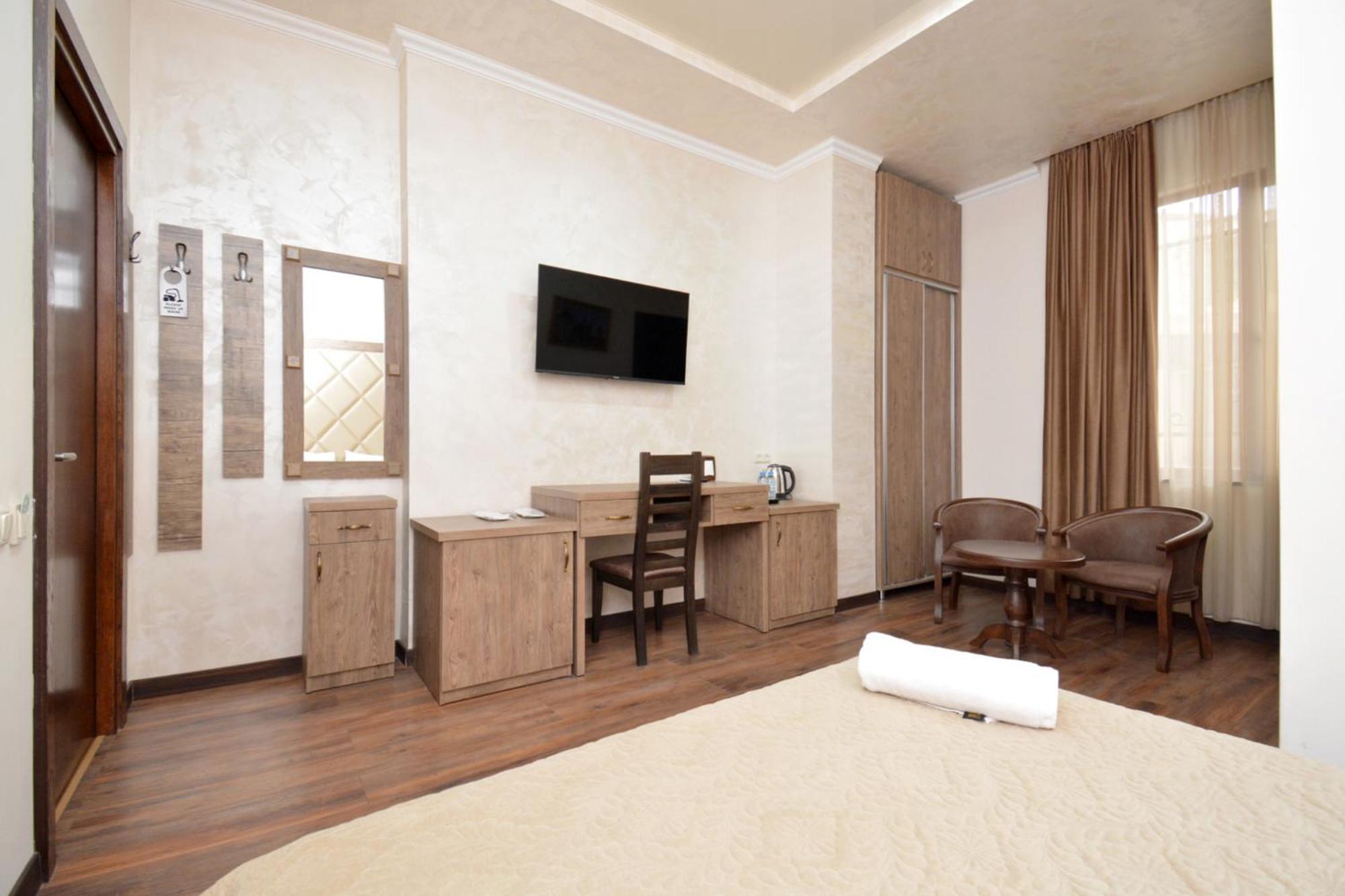 Partez Hotel Yerevan Bagian luar foto