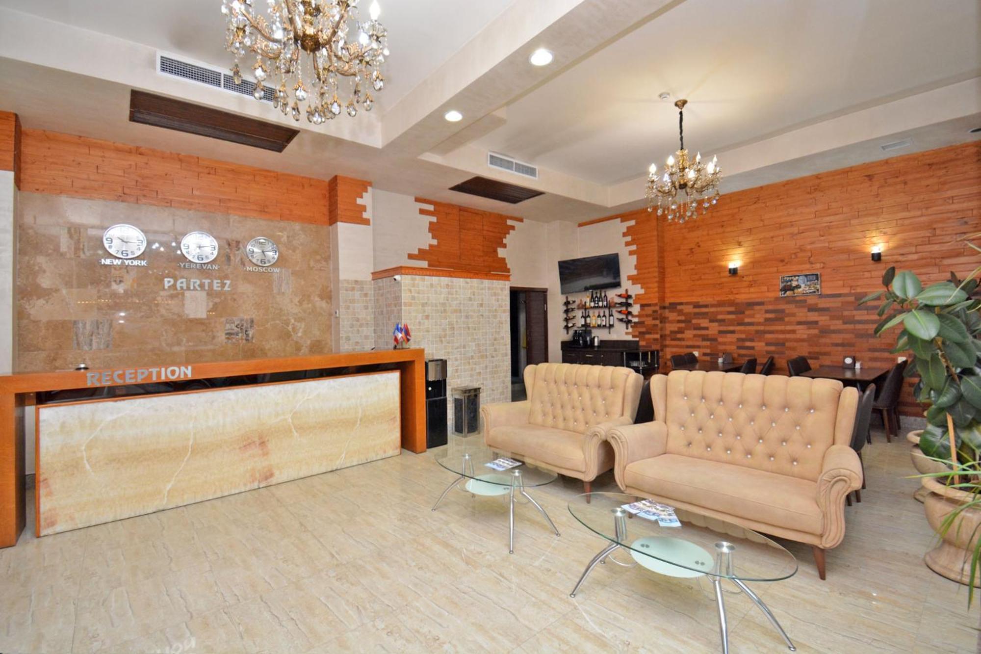 Partez Hotel Yerevan Bagian luar foto
