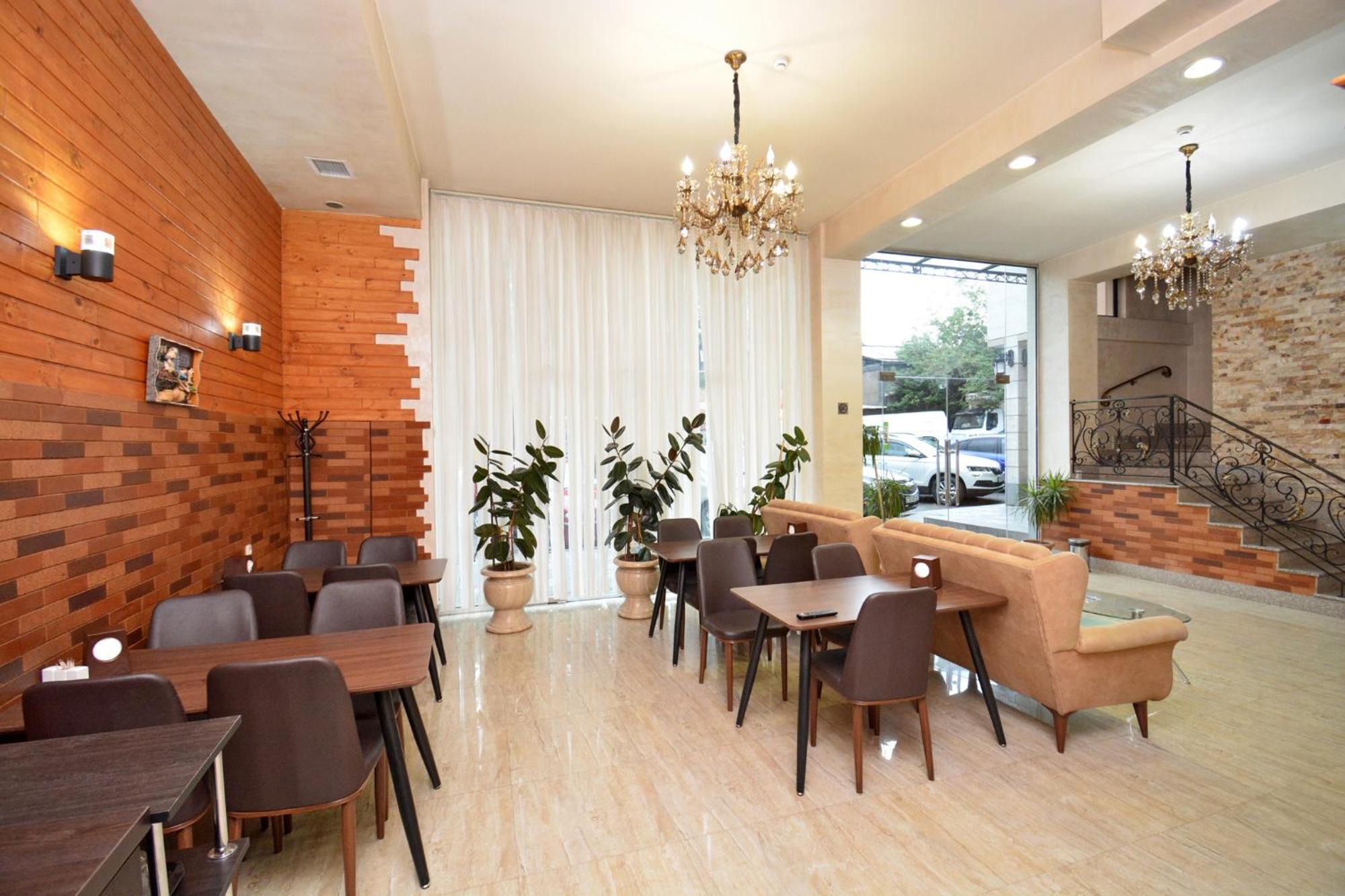 Partez Hotel Yerevan Bagian luar foto