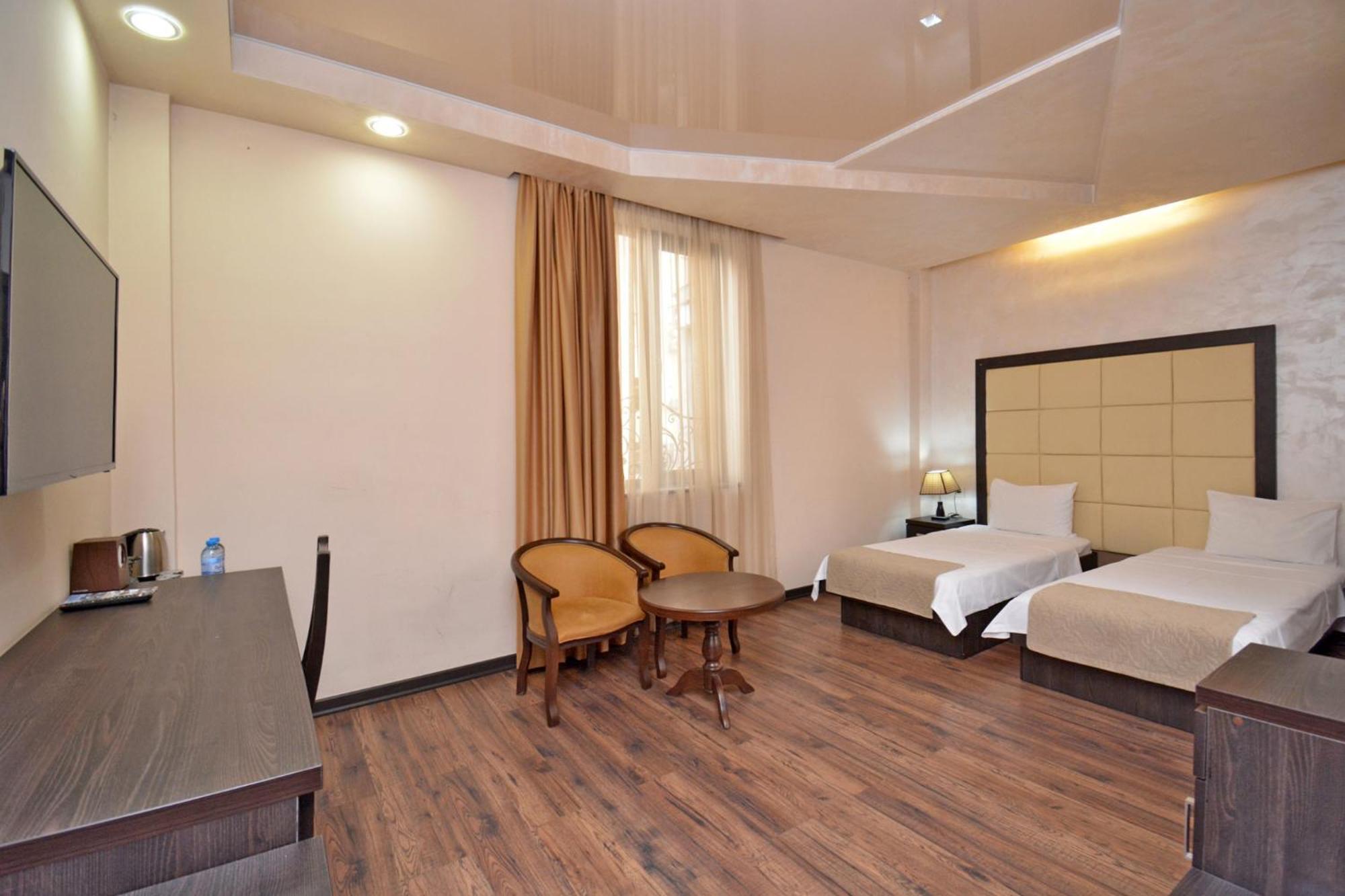 Partez Hotel Yerevan Bagian luar foto