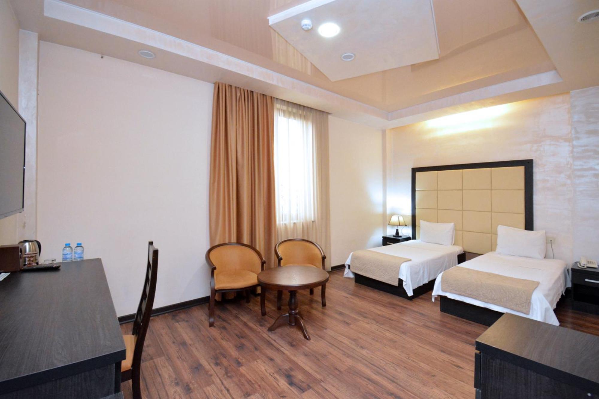 Partez Hotel Yerevan Bagian luar foto