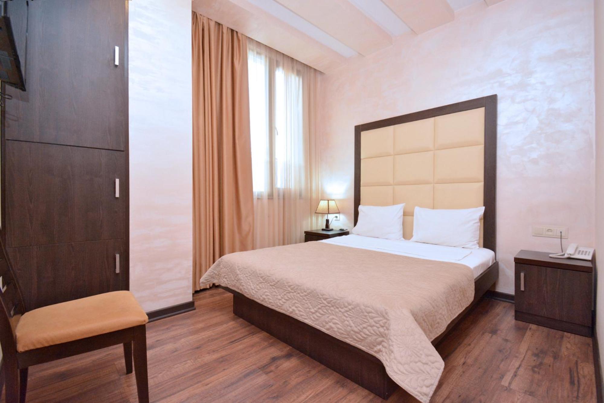 Partez Hotel Yerevan Bagian luar foto