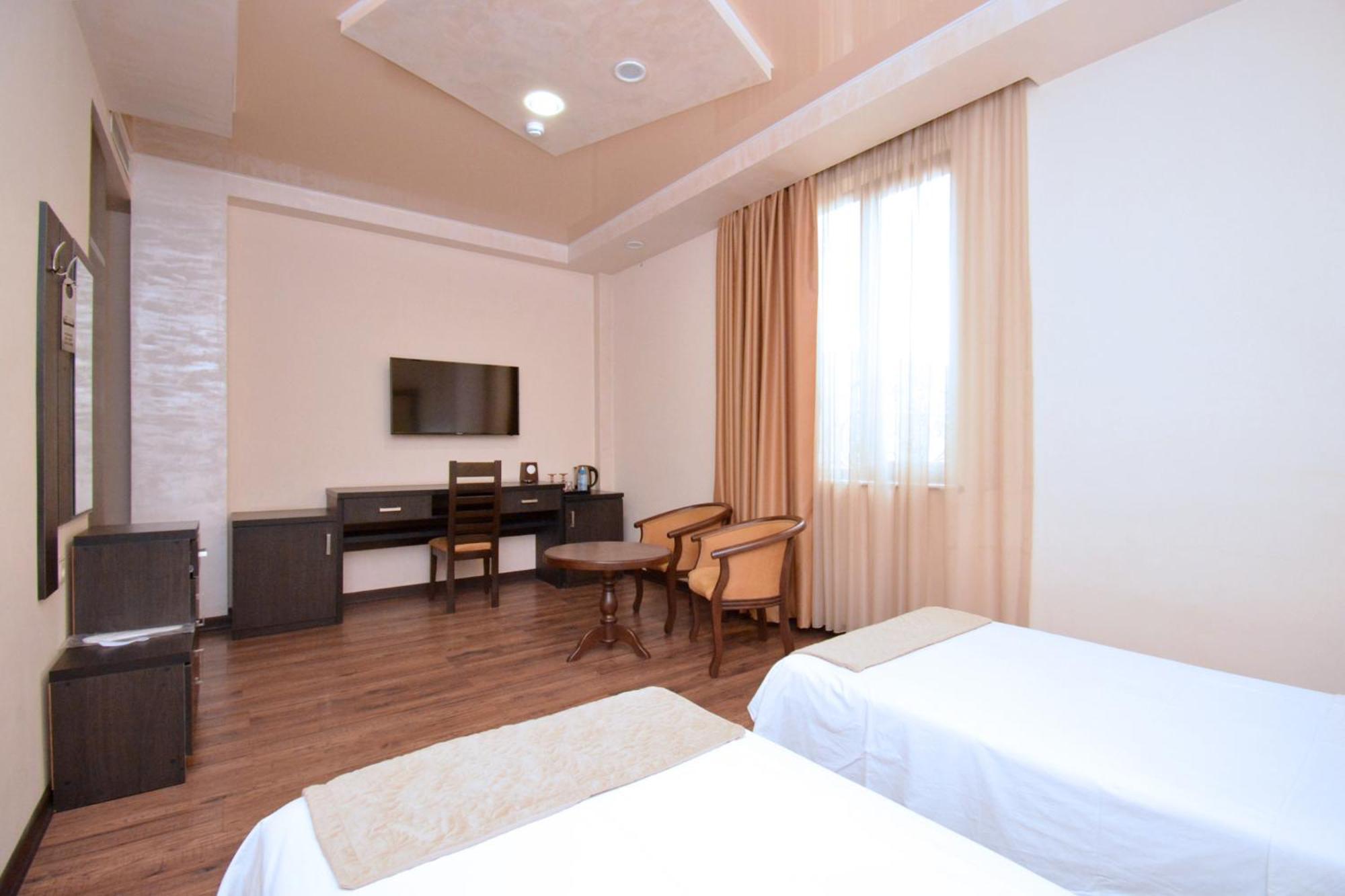 Partez Hotel Yerevan Bagian luar foto