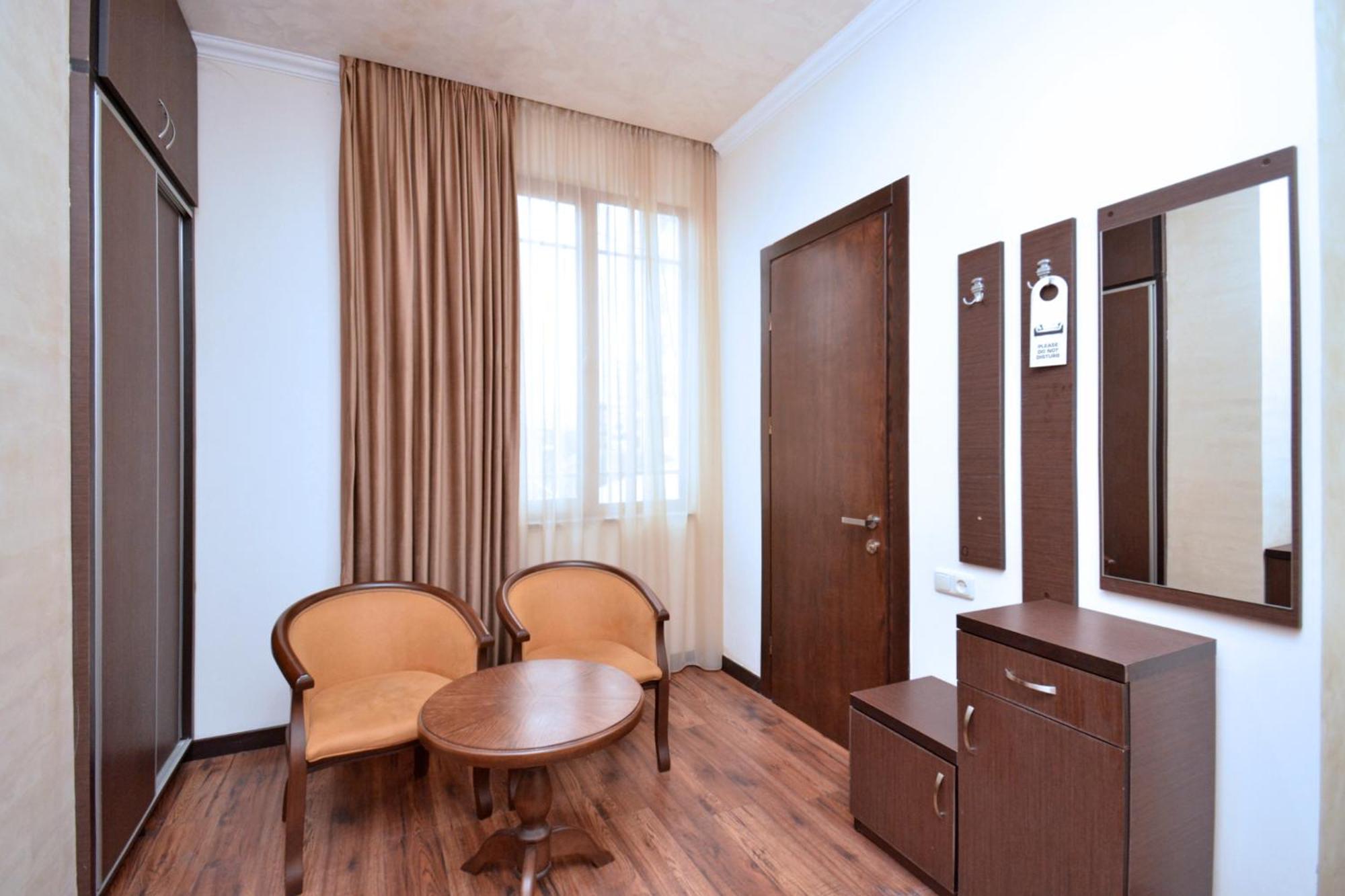 Partez Hotel Yerevan Bagian luar foto