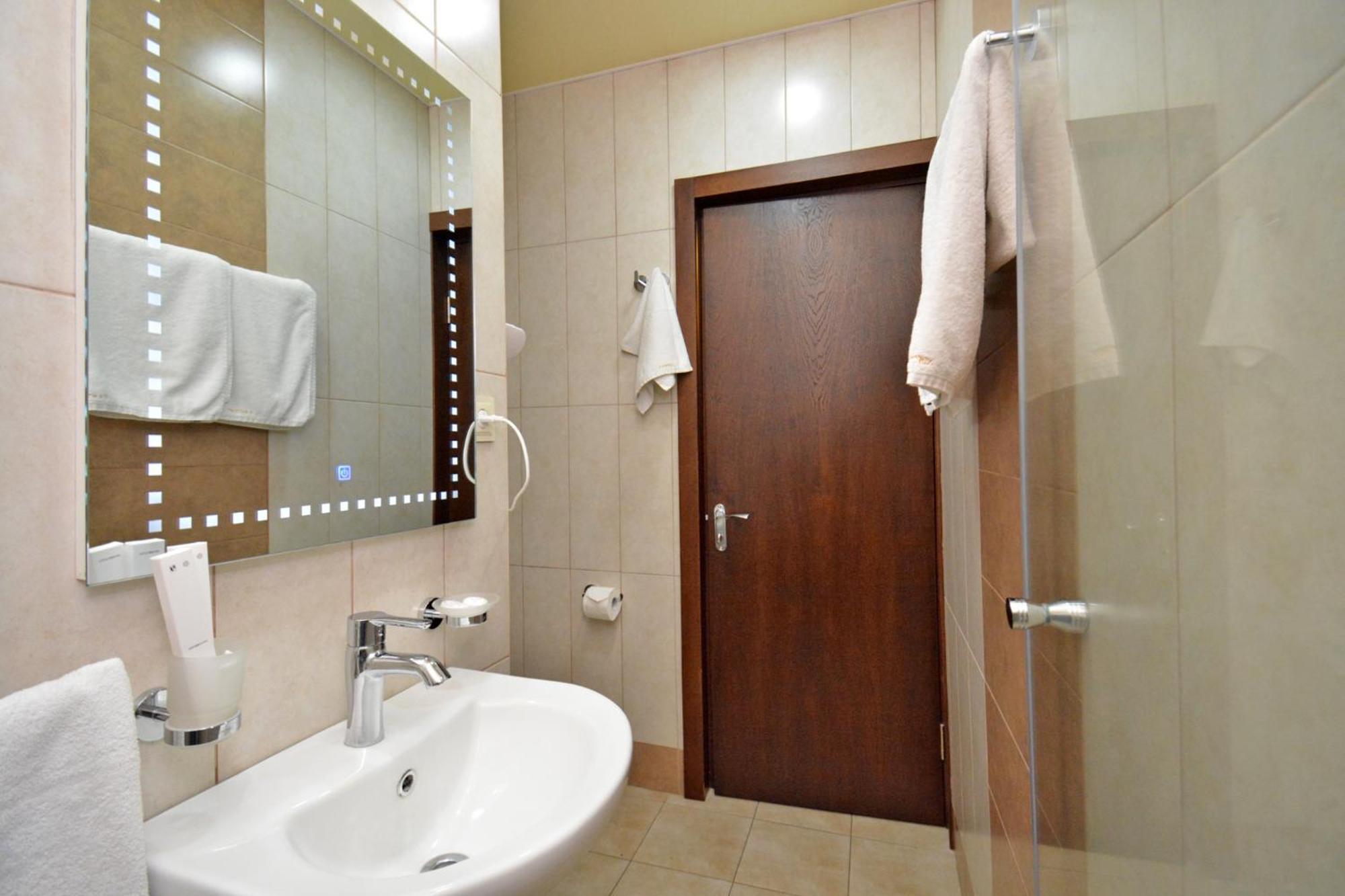 Partez Hotel Yerevan Bagian luar foto