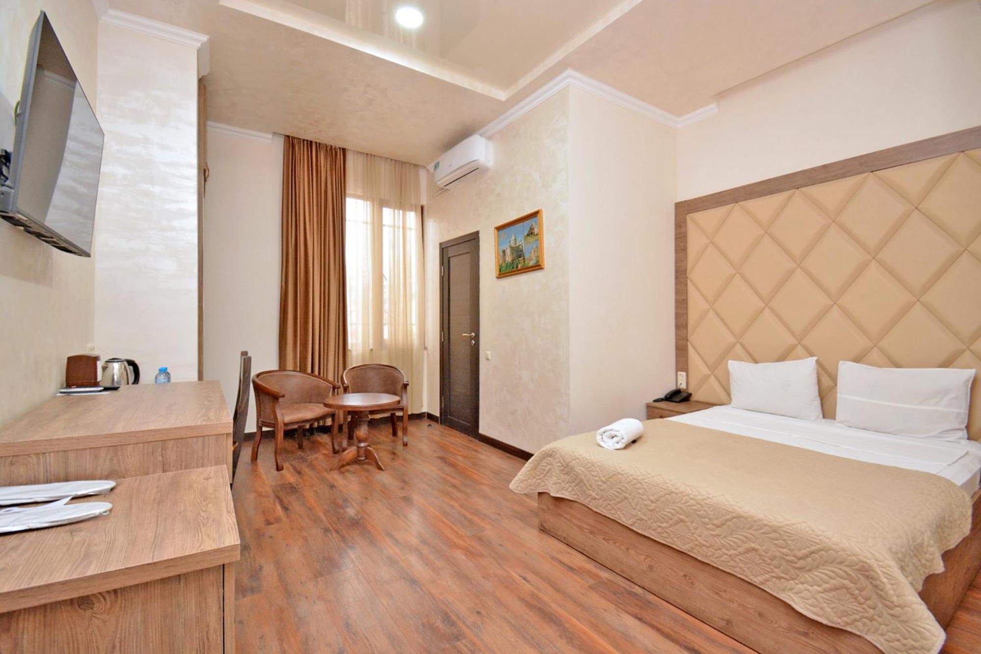Partez Hotel Yerevan Bagian luar foto