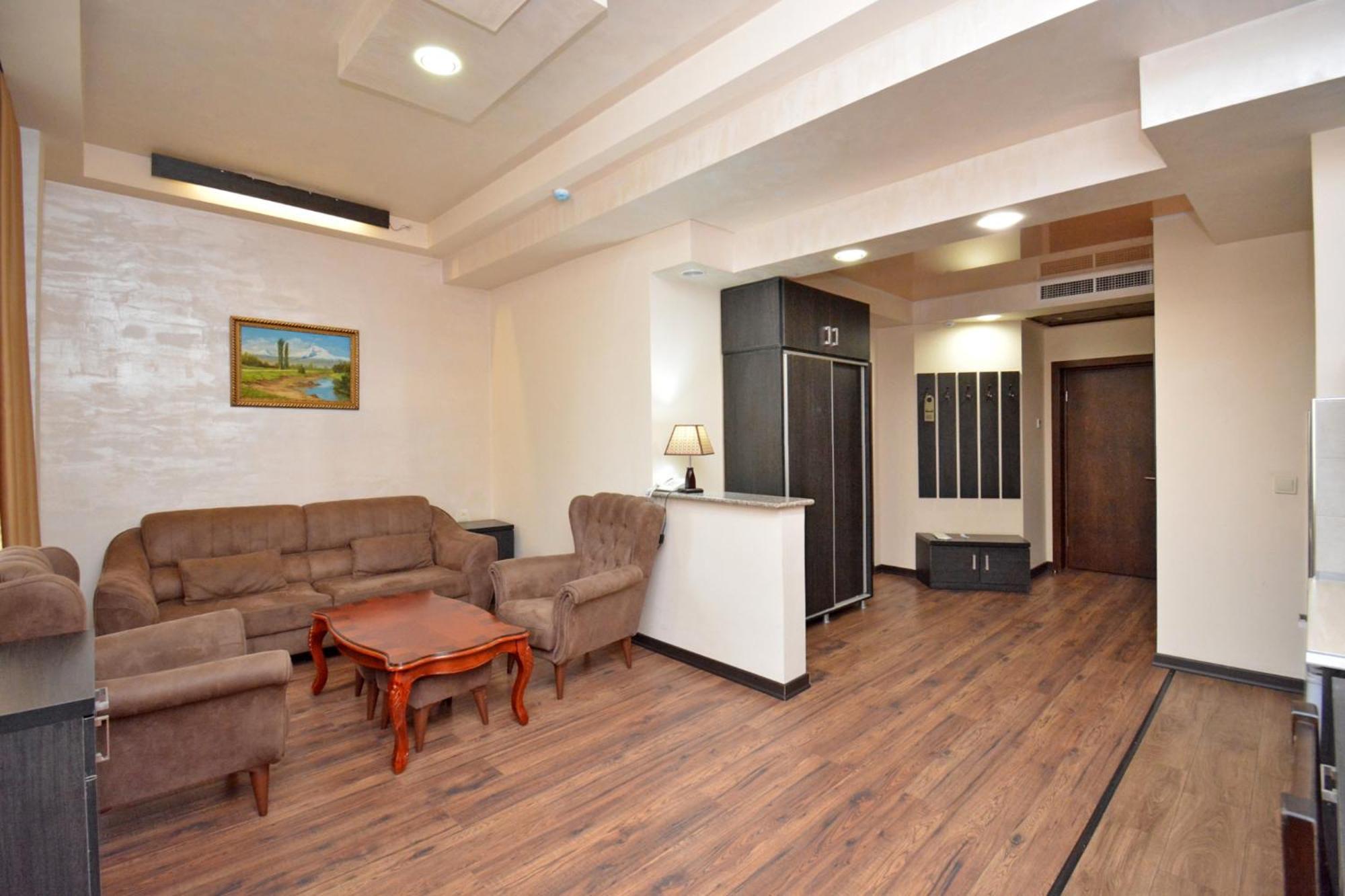 Partez Hotel Yerevan Bagian luar foto