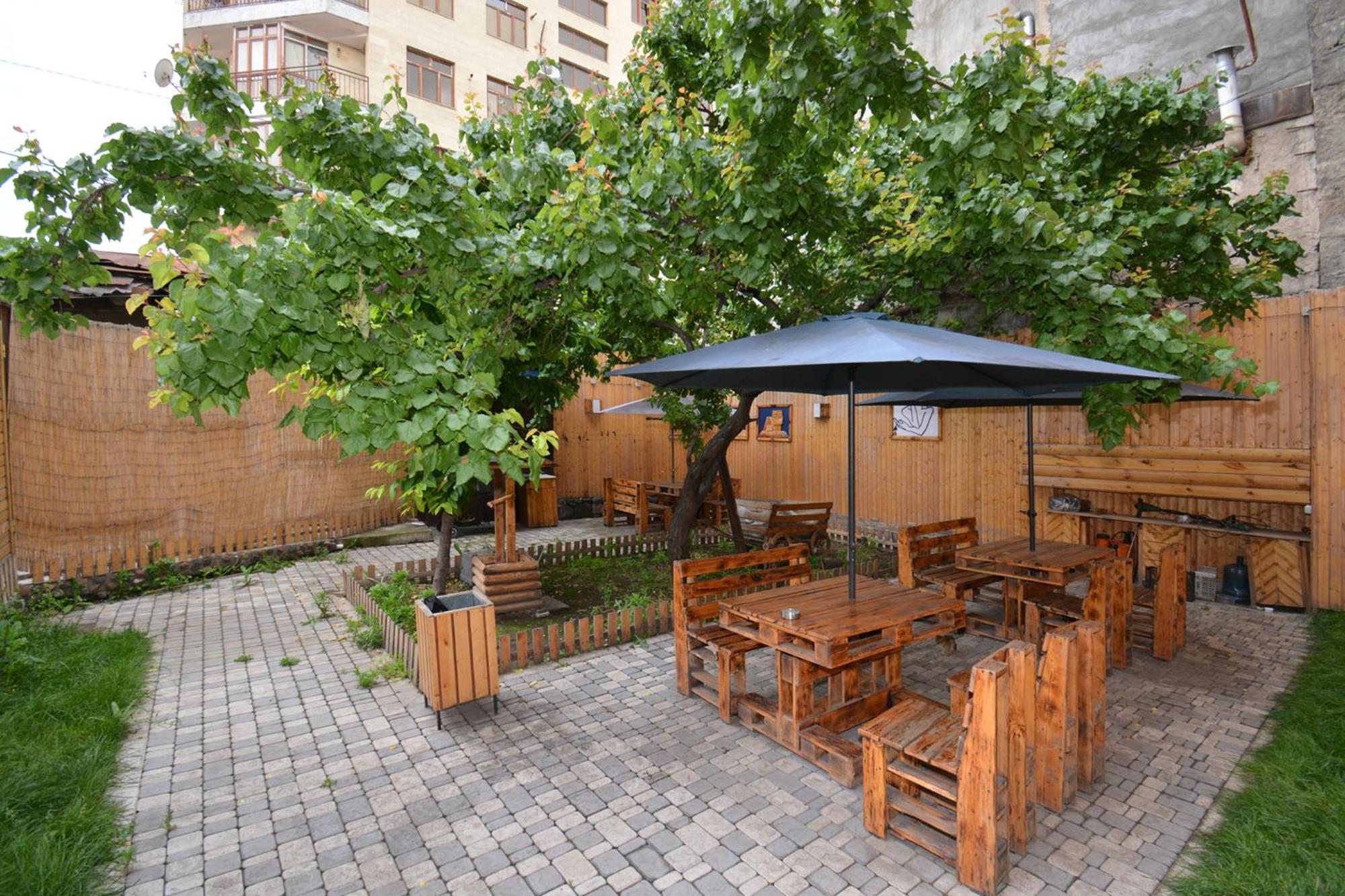Partez Hotel Yerevan Bagian luar foto