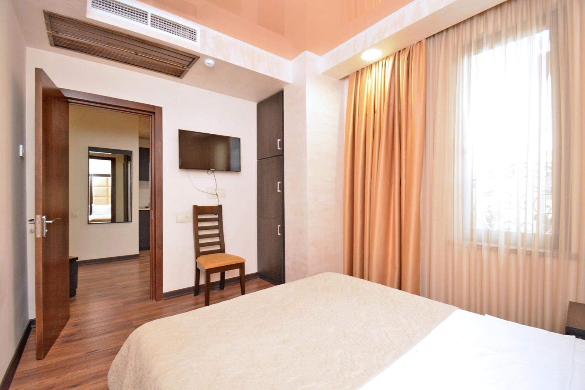 Partez Hotel Yerevan Bagian luar foto
